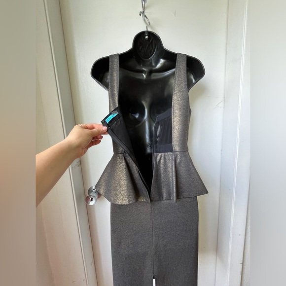 ALICE + OLIVIA “Dahlia” metallic, square neckline, peplum dress in size 6 - Picture 7 of 15